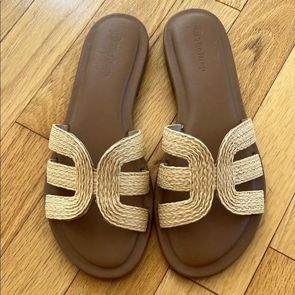 Amazon Essentials Beige and Brown Sandals - Picture 1 of 5